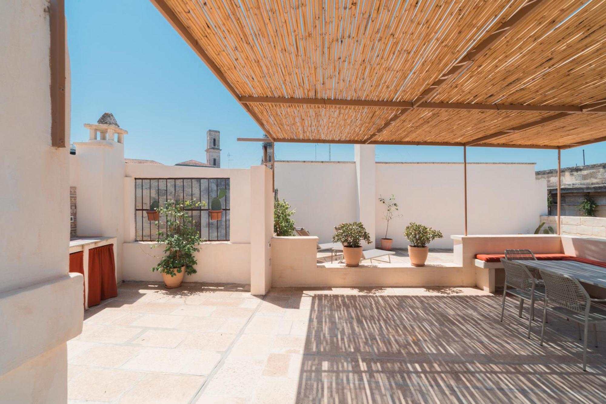 Lotus & Rooftop By Colibri Apartment